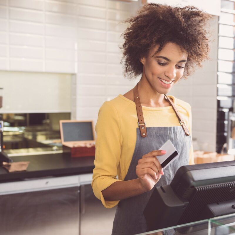 What Features To Look For In a Restaurant POS System cover